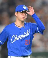 　６回を投げ終え、一息つく金丸（撮影・伊藤笙子）