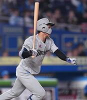 　３回、二ゴロに倒れた藤原（撮影・開出牧）