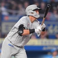 　２回、右前打を放つ安田（撮影・開出牧）