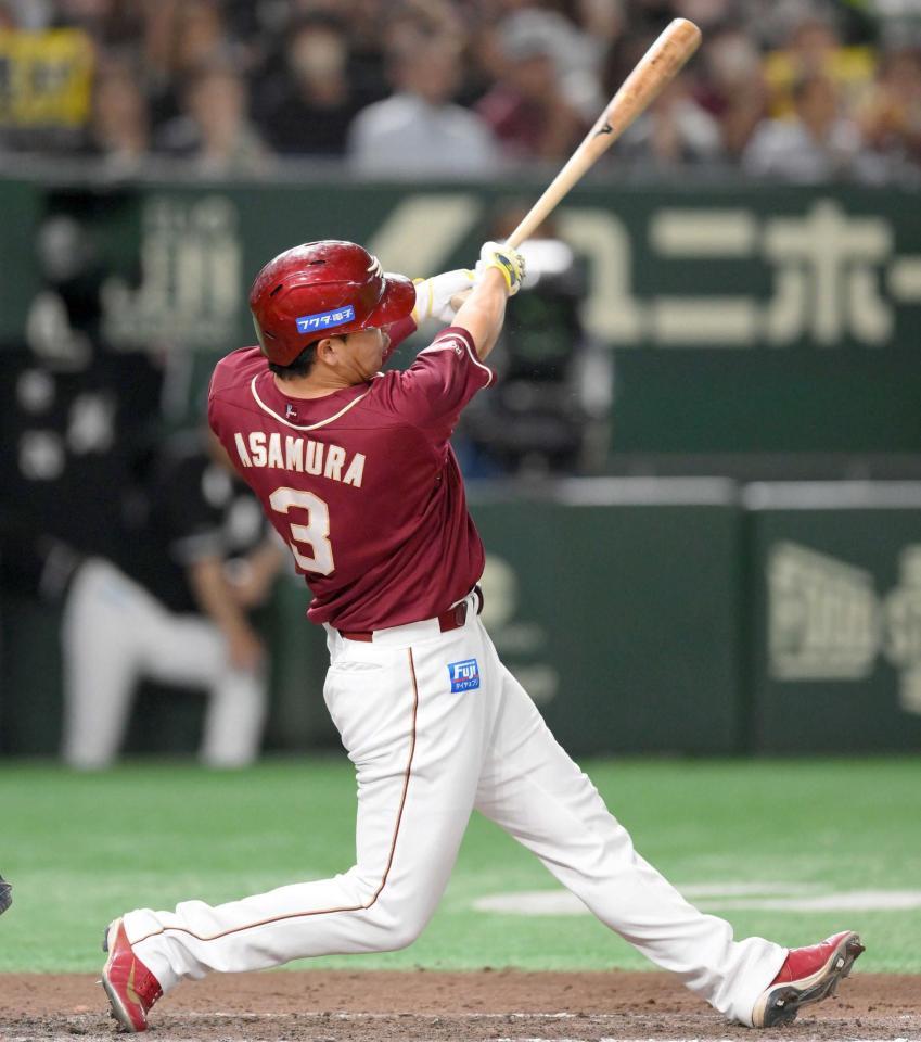 　７回、左前適時打を放つ浅村（撮影・伊藤笙子）