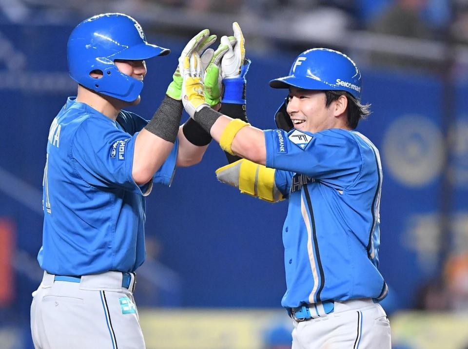 日本ハム エスコン限定 選手デザインTシャツ 山崎福也 ボールver