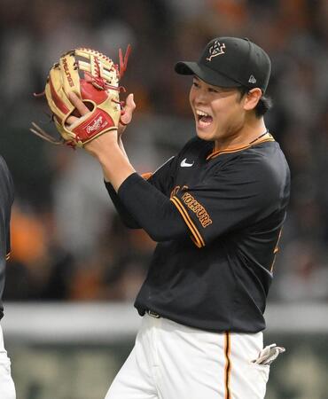 　カード勝ち越しを決め、笑顔を見せる中山（撮影・伊藤笙子）