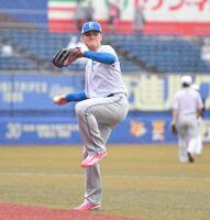 　雨のグラウンドで練習する清宮幸（撮影・開出牧）