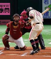 　２回、嶺井が死球を受ける。捕手堀内