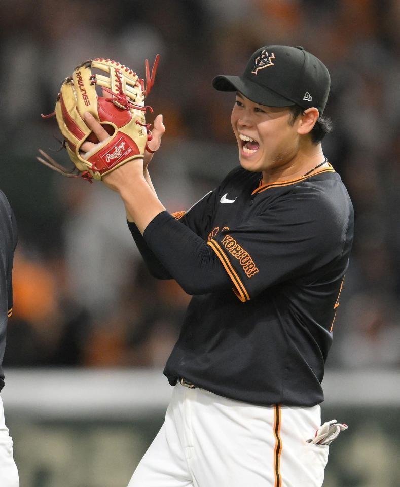 　カード勝ち越しを決め、笑顔を見せる中山（撮影・伊藤笙子）