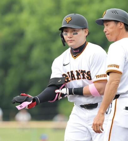 　７回、中前打を放った丸（撮影・西岡正）