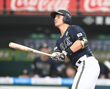 　２回、同点の左越えソロを放った頓宮（撮影・園田高夫）