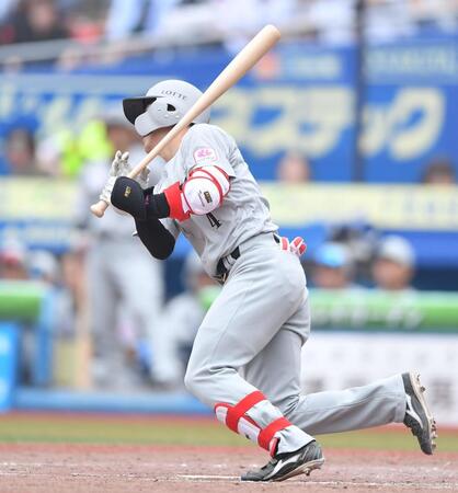 　５回、遊ゴロ併殺に倒れた友杉（撮影・開出牧）