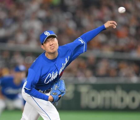 　力投する先発の松葉（撮影・伊藤笙子）