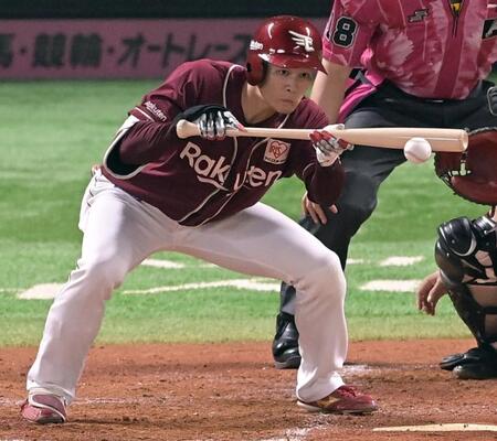 　３回、中島はスクイズを失敗する