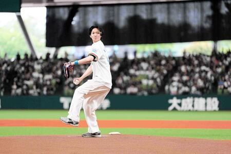 　セレモニアルピッチに登板した辰巳雄大　©ＳＥＩＢＵ　Ｌｉｏｎｓ