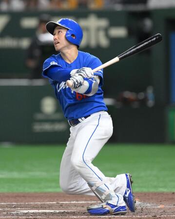 　７回、２打席連続となる左越えソロを放つ山本（撮影・伊藤笙子）