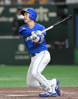 　７回、２打席連続となる左越えソロを放つ山本（撮影・伊藤笙子）