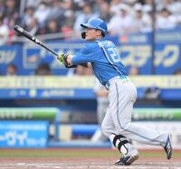 　９回、先制の中越え適時二塁打を放つ清宮幸（撮影・開出牧）