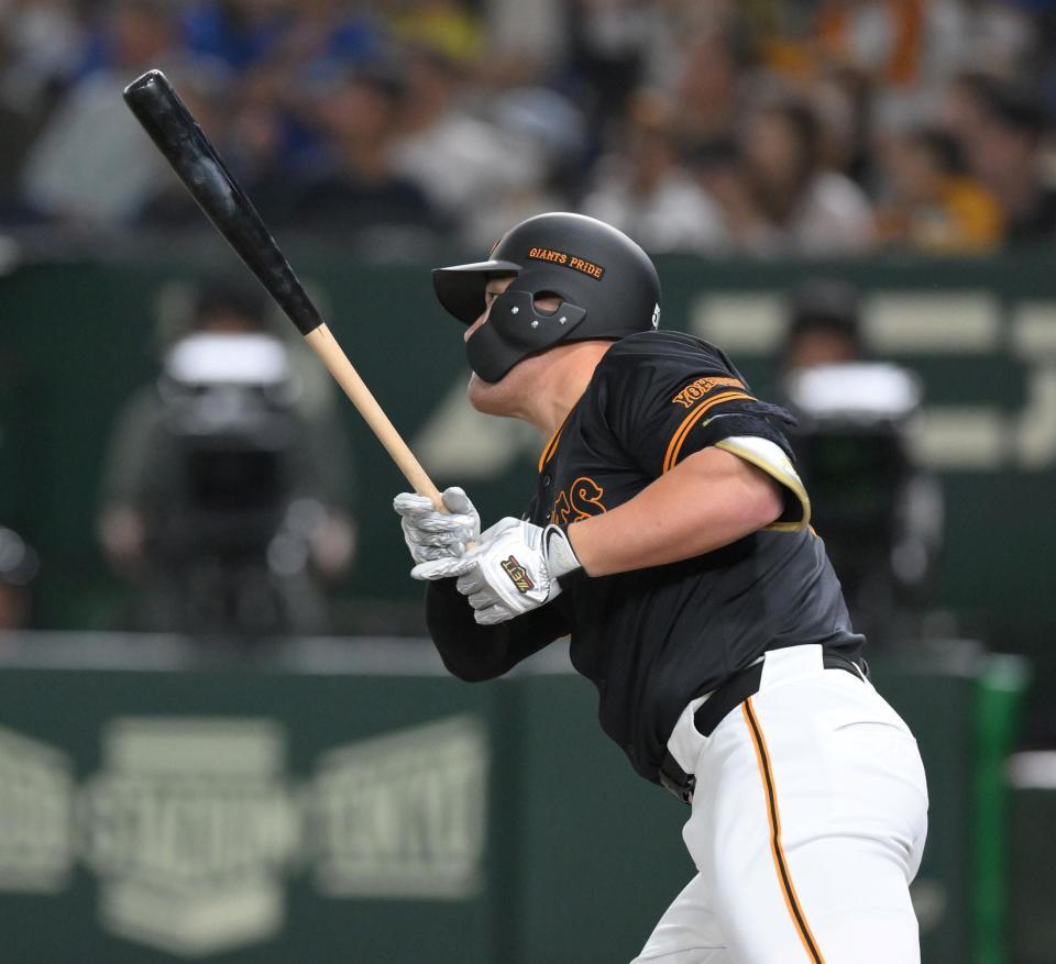 　５回、右中間へ逆転３ランを放つリチャード（撮影・伊藤笙子）