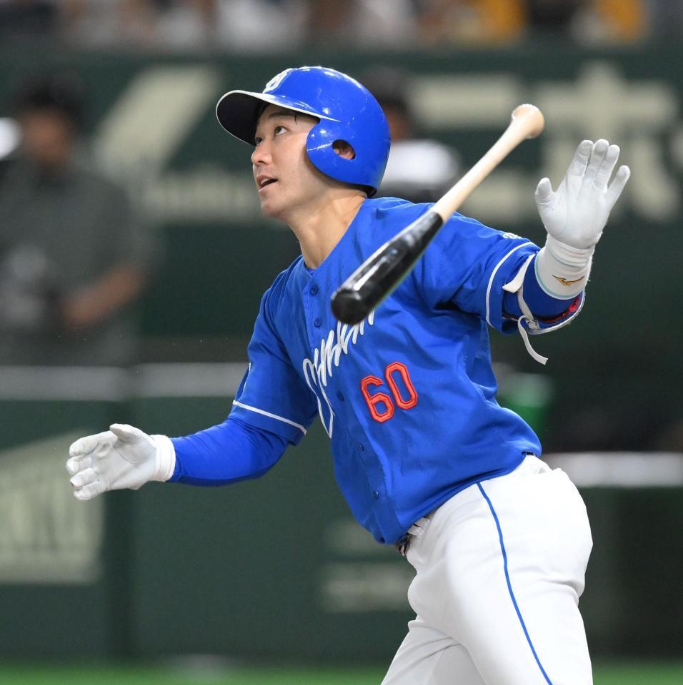 　５回、左越えソロを放つ山本（撮影・伊藤笙子）