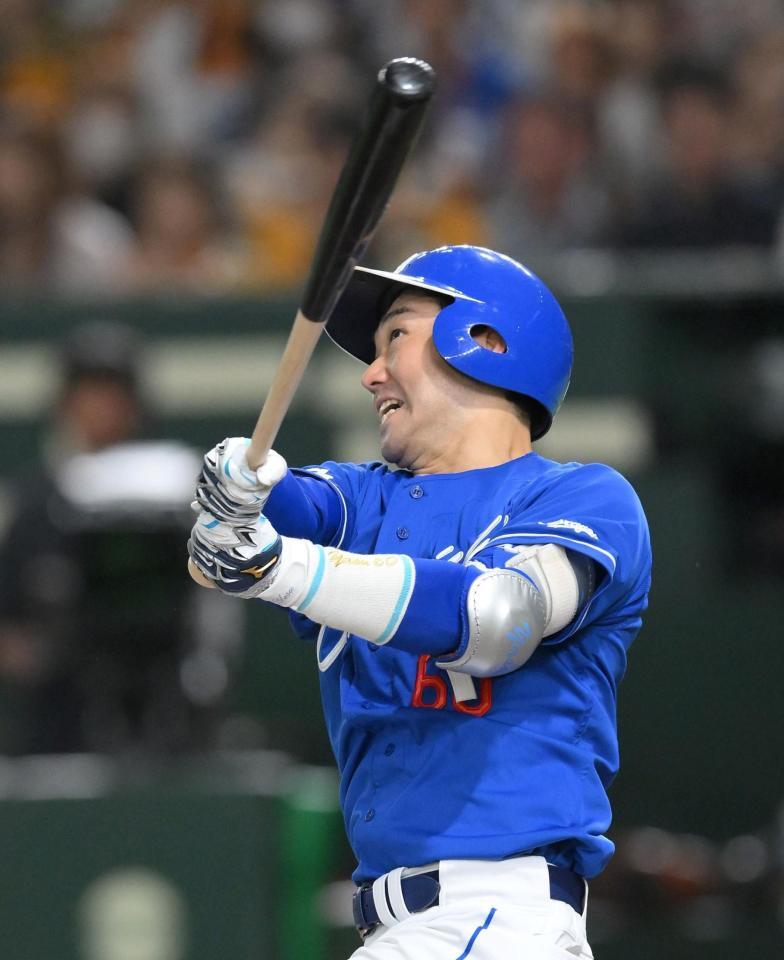 　７回、２打席連続となる左越えソロを放つ山本（撮影・伊藤笙子）