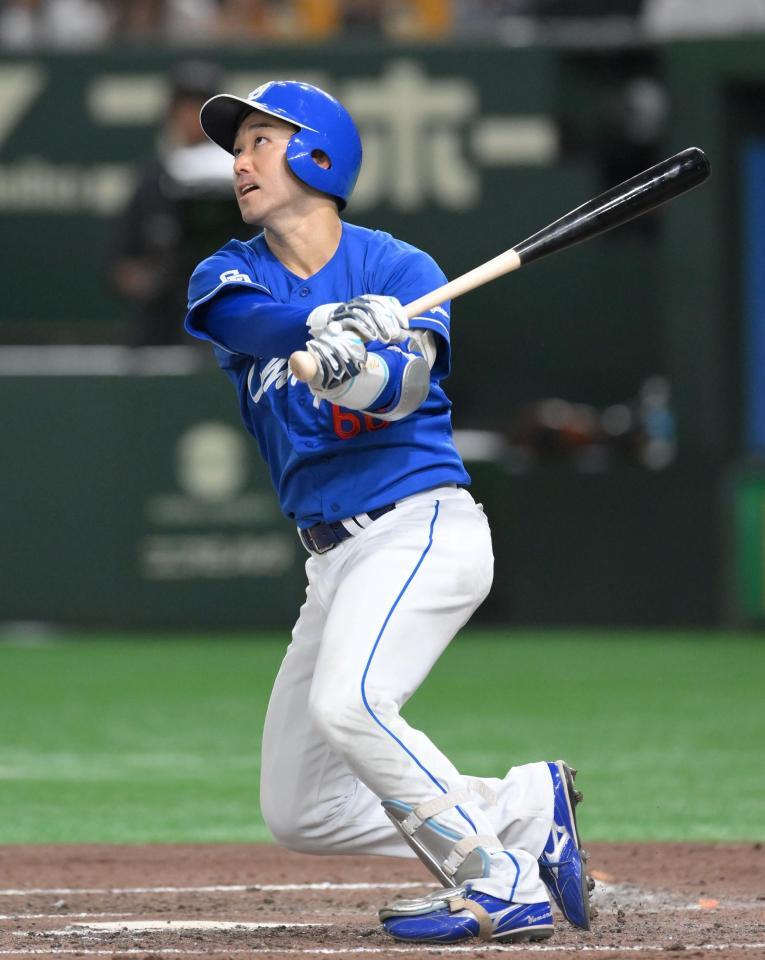 　７回、２打席連続となる左越えソロを放つ山本（撮影・伊藤笙子）