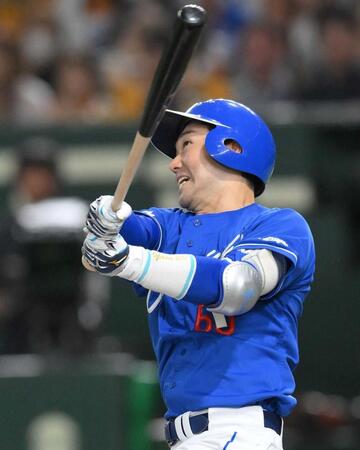 　７回、左越えソロを放つ山本（撮影・伊藤笙子）