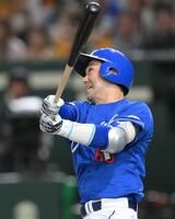 　７回、左越えソロを放つ山本（撮影・伊藤笙子）