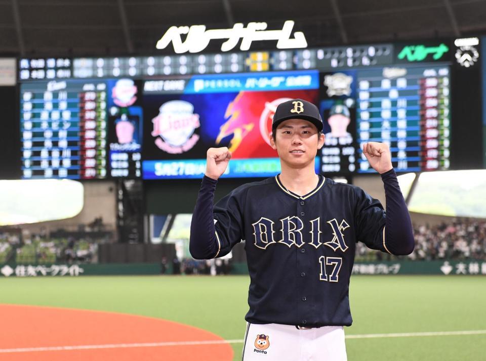 　プロ初完投勝利を挙げた曽谷（撮影・園田高夫）