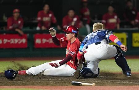 　８回、辰己の一ゴロで三走中島が本塁を突くがタッチアウト。捕手炭谷