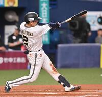 　９回、サヨナラ本塁打を放つ若月（撮影・西田忠信）