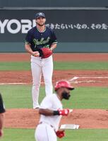 　１回、ファビアンに左越えソロを許すランバート（撮影・市尻達拡）