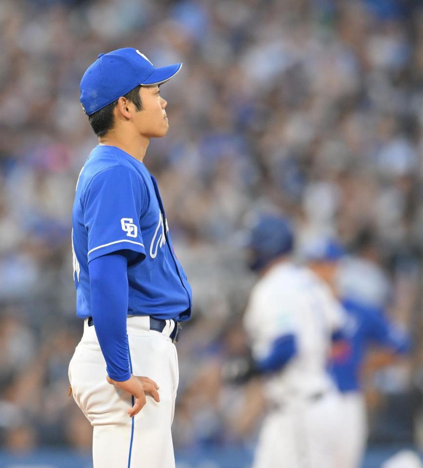 　３回、オースティンに右越えソロを浴びた根尾（撮影・伊藤笙子）