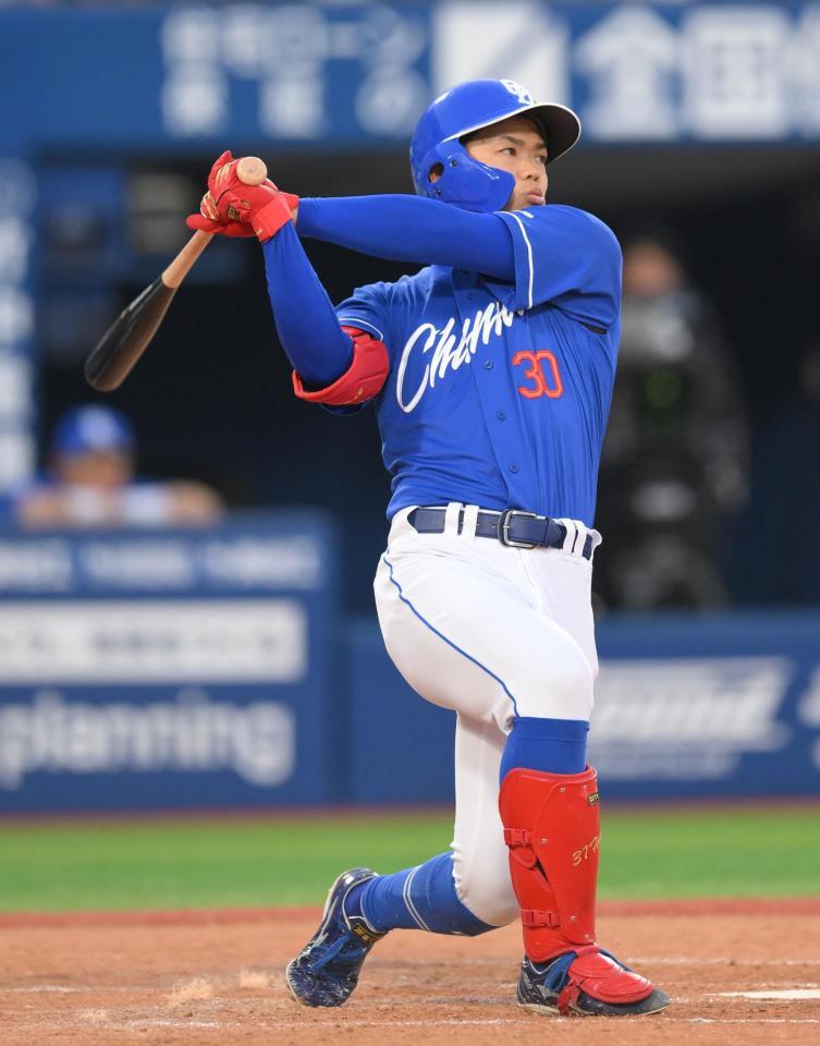 　３回、空振り三振に倒れる根尾（撮影・伊藤笙子）