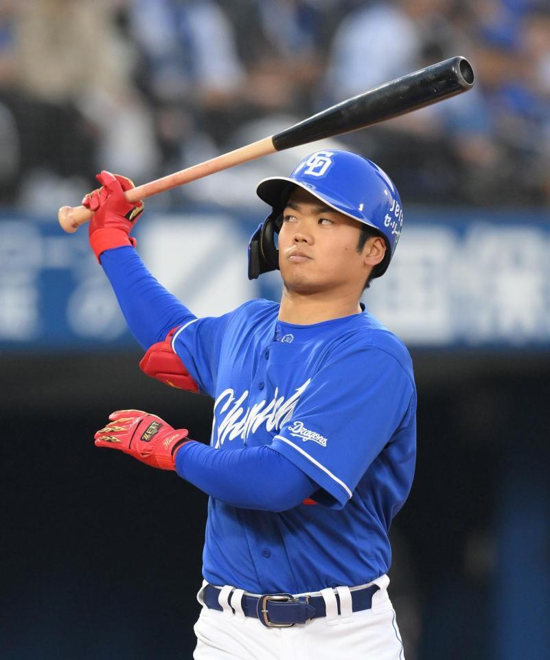 　３回、空振り三振に倒れる根尾（撮影・伊藤笙子）