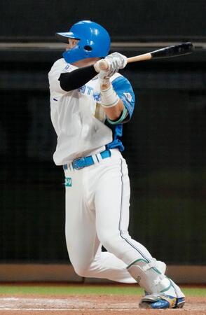 　９回、郡司が右前にサヨナラ打を放つ