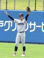 　８回途中で右翼についた横浜・織田