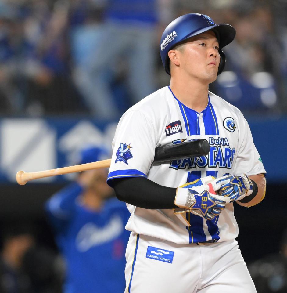 　９回、見逃し三振に倒れ最後の打者になった牧（撮影・伊藤笙子）