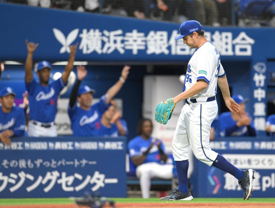 　４回、岡林に適時打を浴びたバウアー（撮影・伊藤笙子）