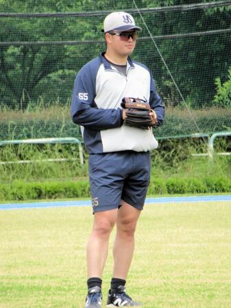 　キャッチボールを行う村上