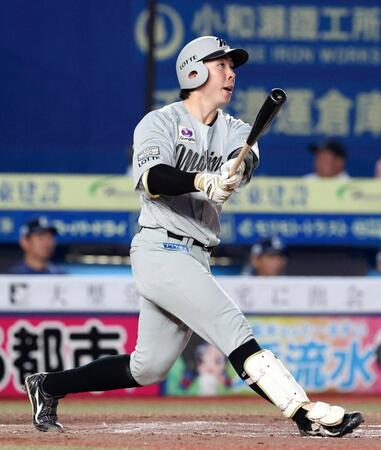 　３回、寺地が右越えに３ランを放つ