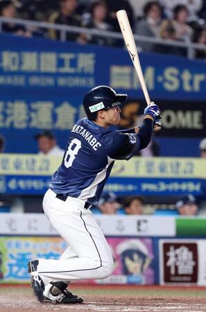 　５回、渡部聖が左中間に２ランを放つ