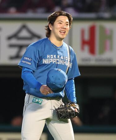 　３回、ピンチを脱し笑顔の金村（撮影・金田祐二）