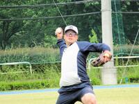 　キャッチボールを行う村上