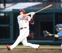 　２回、左前打を放つ浅村（撮影・金田祐二）