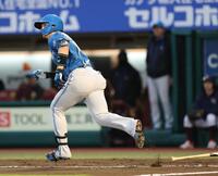 　２回、左越えに先制ソロを放つ郡司（撮影・金田祐二）