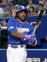 　９回、無死二塁で空振り三振に倒れたカリステ