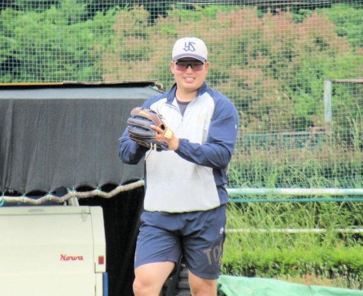 　キャッチボールを行う村上