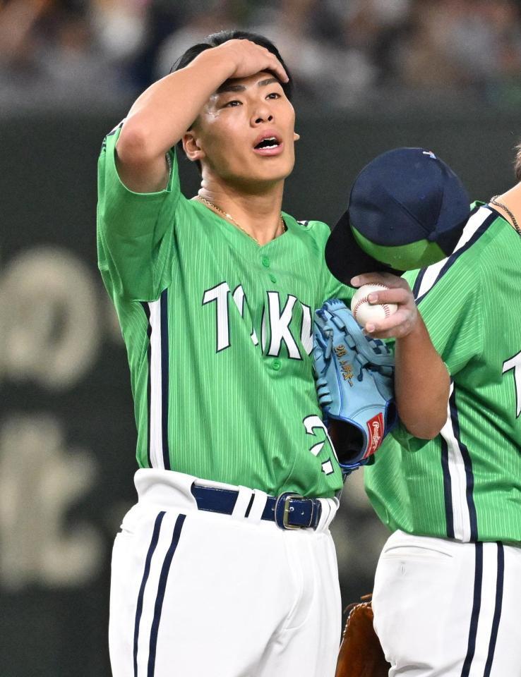 　４回、４失点し額の汗をぬぐう山野