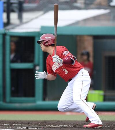 浅村が2打席目には左前へ 重圧から解放されるかのように2001本目を記録