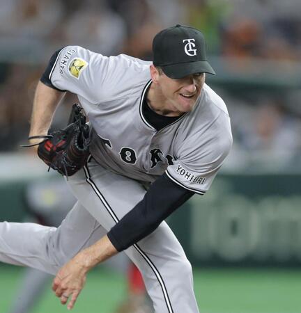 　力投する先発のグリフィン（撮影・西岡正）