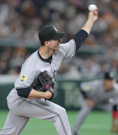 　力投する先発のグリフィン（撮影・西岡正）