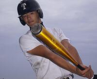 　夏の甲子園出場を目指しスイングに気合を込める大阪桐蔭・浅村栄斗（２００８年）