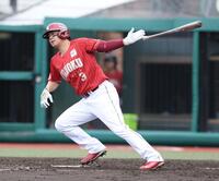 　２回、左前打を放ち、２００１安打とする浅村（撮影・金田祐二）